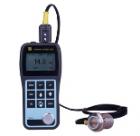 測量范圍：5.0mm～40.0mm（鑄鐵）5～300.0mm（鋼）;顯示分辨率：0.1mm;測量精度：±（1%H+0.1）mm H為被測物實際厚度;適合測量金屬、塑料、陶瓷、玻璃及其他任何;超聲波的良導體的厚度

