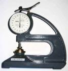 CH系列測厚儀：它可分為A，B，C，S等型號及手式，臺式等各種規(guī)格.A型是測量硫化橡膠和塑料制品的厚度；B型是測量乳膠的厚度；S型可用于塑料厚度的測量；C型多頭測厚儀用于電線電纜等特殊規(guī)格橡塑材料厚度的測量。
