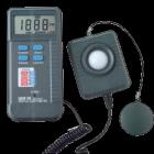 DE-3350  數(shù)字照度計(jì).3 1/2 數(shù)字LCD顯示,最大值1999,光度計(jì)范圍:400～700.光譜響應(yīng)中心波長:550,測(cè)量圍:200/2000/20000LUX  20/200/2000 FC.量程:0.1～19990 LUX  0.01～1999 FC


