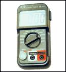 YF-150  數(shù)字電容表.顯示:3 1/2數(shù)位配0.86"(22mm)LCD,量程：0.1pF～20mF(即20000uF),檔位與精度：200P ±(0.5%rdg+1dgt+0.5pF)  2000P/20n/200n/2u/20u/200u ±（0.5%rdg+3dgt)  20MF ±(2%+1dgt),準(zhǔn)確度:0.5%/自動調(diào)零功能
