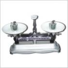 JP-B-5架盤天平,本架盤天平專供藥房使用，亦適用于化學(xué)和礦產(chǎn)工業(yè)及實(shí)驗(yàn)室一般稱量之用。最大稱量:500g.分度值:0.5g.箱/臺(tái):ф6mm.包裝尺寸:480*300*410mm.毛重:14
