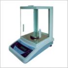 JA-1003P 電子精密天平,新一代電磁式稱量傳感器，使產(chǎn)品的精度有了可靠保障。具有全自動故障檢測，自動校準(zhǔn)，超載保護(hù)等多種應(yīng)用程序。電源變壓器外置，減少溫度對天平稱量的影響.內(nèi)置RS232C接口，可直接連接計(jì)算機(jī)，打印機(jī)等。稱量范圍:0-100g.可讀性:1mg.稱盤尺寸:ф80mm
