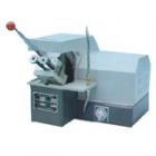 QG-1型金相試樣切割機(jī)是金相試樣的首道工序,采用高速旋轉(zhuǎn)的薄片增強(qiáng)砂輪來(lái)截取試樣，為不使在切割中燒傷試樣的組織，本機(jī)裝有冷卻系統(tǒng)。最大切割截面：50×50mm.砂輪片規(guī)格：300×2×32mm.轉(zhuǎn)速：2800r/min.電動(dòng)機(jī)：Y90L-2 2.6kW 380V 50Hz
