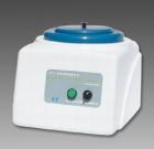  P-1型金相試樣拋光機(jī)適用于對(duì)經(jīng)磨光后的金屬材料進(jìn)行拋光，可獲得光亮如鏡的金屬表面，供在顯微鏡下觀察與測(cè)定金相組織。拋盤直徑 ?200mm.拋盤轉(zhuǎn)速 1400r/min.電動(dòng)機(jī) 180w  220V 50Hz 
