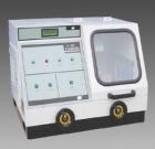 Q-100B型 全自動(dòng)試樣切割機(jī)具有超大切割室，可移動(dòng)式“T”型工作臺(tái)，液晶顯示各種切割數(shù)據(jù)；允許切割最大試樣直徑ф100mm,最大切割容積ф100mm×200mm；手動(dòng)切割/自動(dòng)切割任意切換；