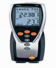  testo 735-2溫度儀精密、堅(jiān)固，帶有一個(gè)連接Pt100探頭的插口和2個(gè)連接熱電偶探頭的插口，三個(gè)探頭讀數(shù)在testo 735儀器上清晰顯示。選配高精度的Pt100插入式探頭時(shí)，系統(tǒng)精度高達(dá)0.05℃,分辨率0.001℃，非常適合作為標(biāo)準(zhǔn)儀器。
