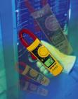 Fluke 336 鉗型表  真有效值鉗型儀表,具有大型背景燈顯示器，可以測(cè)量交流/直流電流和電壓的以及電機(jī)啟動(dòng)電流。具有顯示保留功能。
