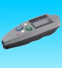 概況：

測(cè)頭主機(jī)一體，結(jié)構(gòu)緊湊，單手操作；最新研制的測(cè)頭頂部由非常耐磨的硬制材料制成，保證長(zhǎng)期使用而不損壞。標(biāo)準(zhǔn)箔及標(biāo)準(zhǔn)板可安全地存放在內(nèi)置儲(chǔ)存?zhèn)}內(nèi)。

儀器隨測(cè)頭型號(hào)的不同有三種類(lèi)型：

F型測(cè)頭采用磁感應(yīng)原理，在鋼鐵基材上測(cè)量。

N型測(cè)頭采用電渦流原理，在有色金屬基材測(cè)量。

FN兩用型測(cè)頭可在所有金屬基材上測(cè)量。

儀器符合DIN、ISO、BS、ASTM標(biāo)準(zhǔn)。
