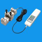 功能： 
HD旁壓張力測(cè)試儀安裝方便、操作簡(jiǎn)單、維修容易，專用于測(cè)量鋼絲繩的張力。鋼絲繩通過(guò)U形螺栓固定在傳感器上，當(dāng)鋼絲繩受拉力時(shí)，力通過(guò)導(dǎo)向輪作用于傳感器上。 
