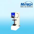 HBS-3000型數(shù)顯布氏硬度計 
HBS-3000數(shù)顯布氏硬度計是新開發(fā)的，具有國內(nèi)先進(jìn)水平的新一代布氏硬度計。適用于黑色金屬，有色金屬的布氏硬度測定。本機采用電子自動加荷，計算機軟件編程，高倍率光學(xué)測量，光電傳感等系統(tǒng)。各項操作過程和試驗結(jié)果的數(shù)據(jù)均可在LTD大屏幕顯示，試驗結(jié)果的數(shù)據(jù)可通過打印機輸出。本機適用于各類生產(chǎn)加工企業(yè)、大專院校、科研機械的試驗室。
