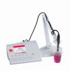 獨特的應用特點：
1.友好的操作界面
方便讀取的背光液晶顯示屏，豐富的測定信息顯示、以及形象的電極狀態(tài)提示圖案，都讓pH計的操作和設置變得更為簡單，使您的測量更加得心應手。
