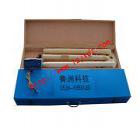 主要性能參數(shù) ： 
⑴ 定位精度：1cm ；
⑵ 探測(cè)靈敏度：探測(cè)深度200mm（探環(huán)到錨桿托盤的距離）。 
⑶ 電 源：鎳鎘充電電池，配專用充電機(jī)。充電后可連續(xù)工作8小時(shí)。 
⑷ 外 形：基礎(chǔ)長(zhǎng)度0.9米，加長(zhǎng)后可達(dá)2.7米，重量2kg 。