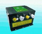 斯萊德SL-007A高壓電源供應器電壓的大小分為：4.6KV、5.6KV、7.0KV三種，可提供4組高壓電源輸出供離子風槍、離子風咀、離子風蛇、離子棒等使用，可方便的根據(jù)標識和安裝說明進行連接靜電消除器，斯萊德高壓電源供應器具有短路保護功能，安全、方便。 