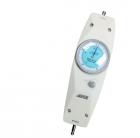 本機臺安裝于試驗機上使用，測試值穩(wěn)定，再現(xiàn)精度高，使品質(zhì)更有保障。 
不論N的單位或Kgf單位均可在1支推拉力計上做到，一舉兩得。